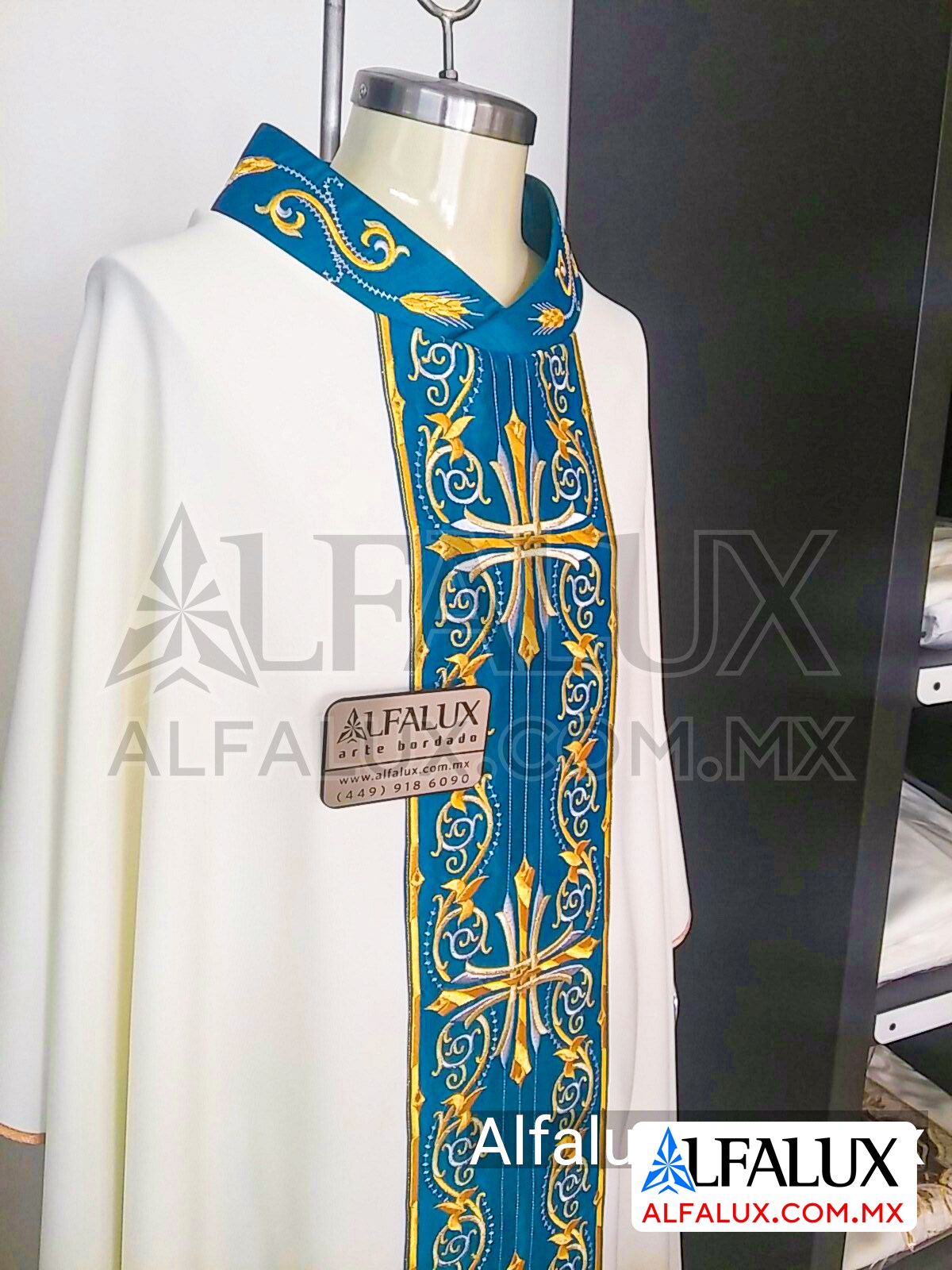 15 CARDENAL Cuello Bordado Brocado Tafeta Azul